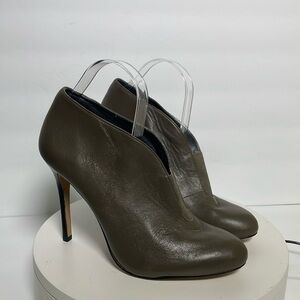 Ankle boots size 9B see pictures please
